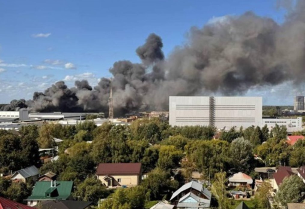 Під Москвою палає склад Під Москвою палає склад